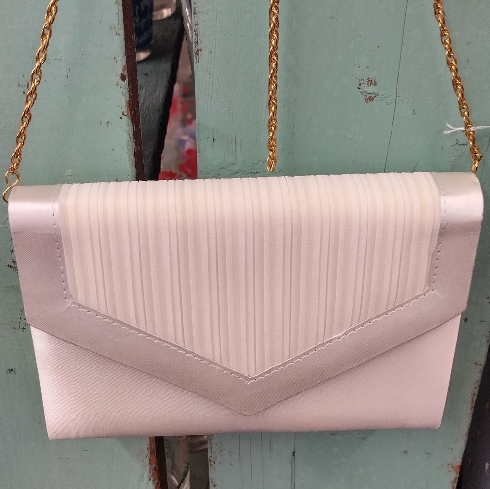 Carla Marchi Brand Elegant Silver Cream Women's Clutch/Crossbdy Bag w/Gold Chain